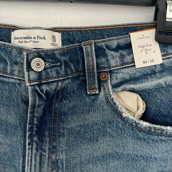 NWT Abercrombie curve love high rise 4” short - Picture 2 of 3
